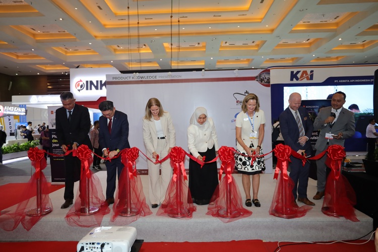 Ribbon ceremony for new Kongsberg Maritime offices in Indonesia
