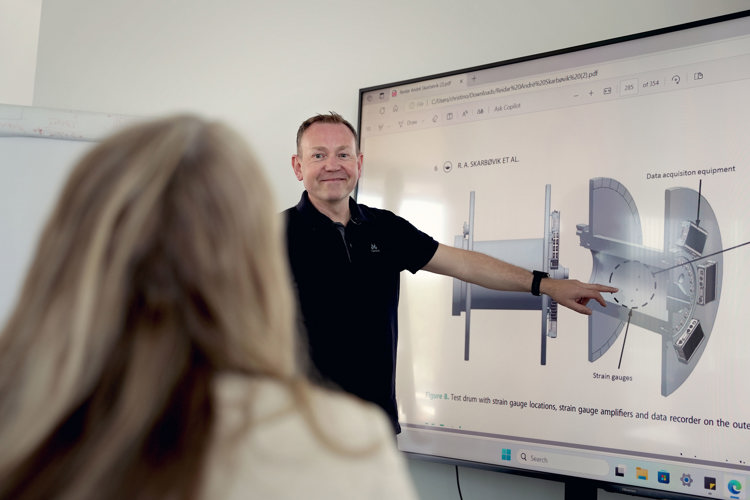 Reidar showcasing his PhD