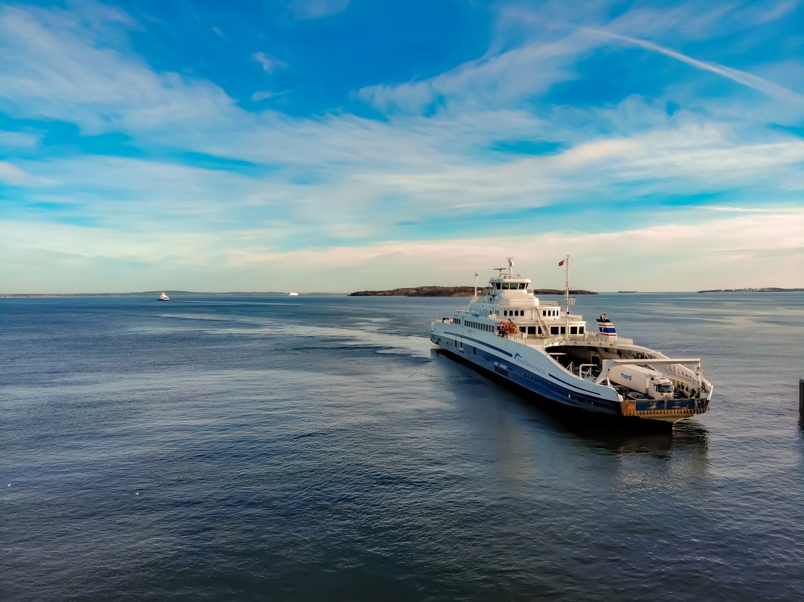 Torghatten Bastø Fosen legger til kai i Horten