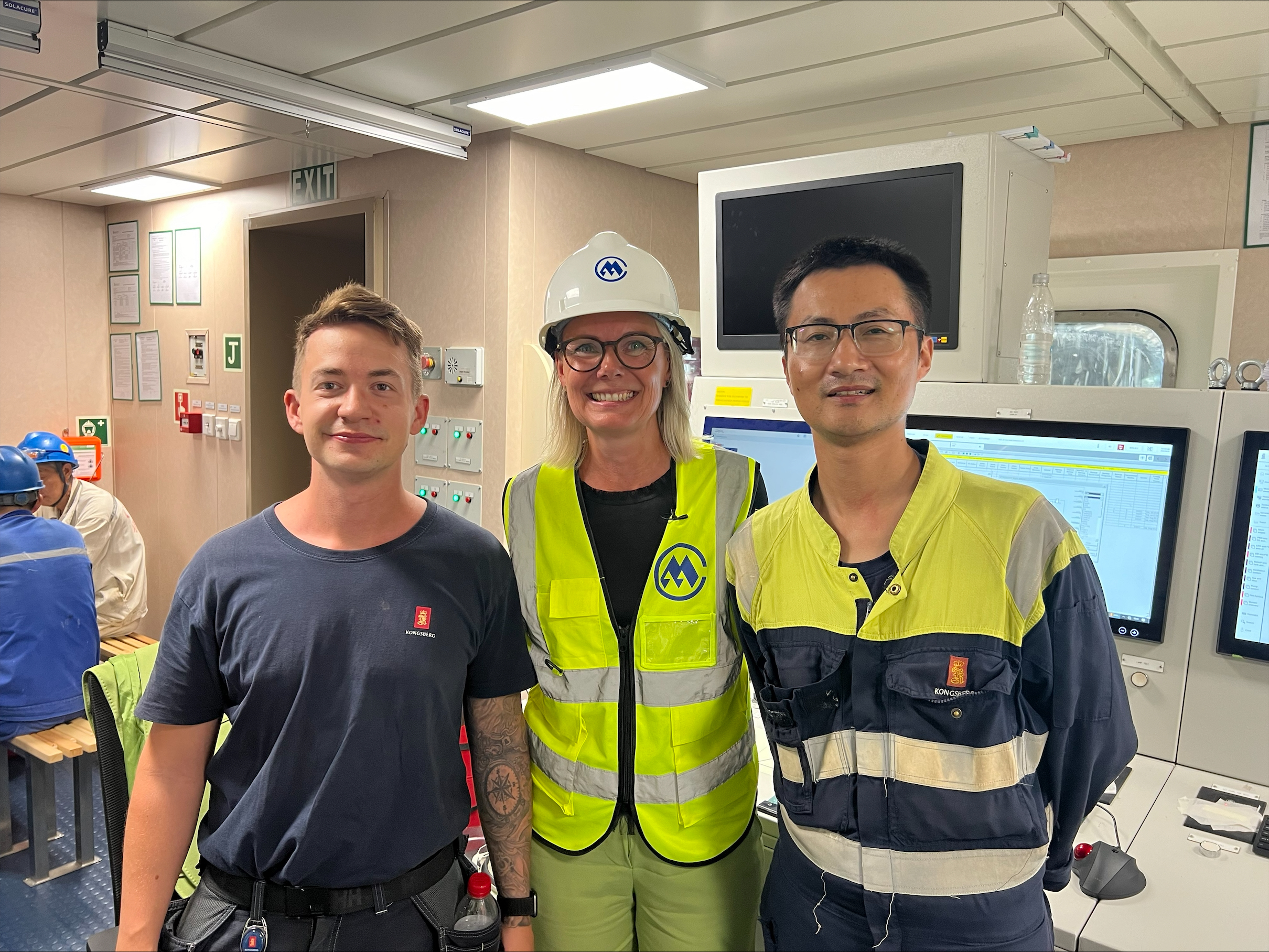 Lisa Edvardsen Haugan and KM engineers at Hoegh Aurora.
